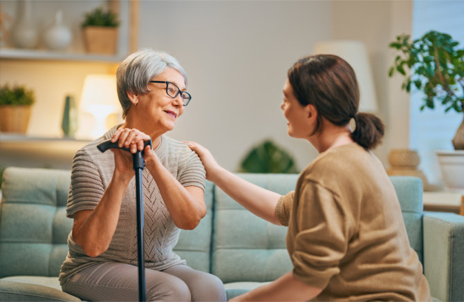 helping-seniors-warm-up-to-their-caregivers
